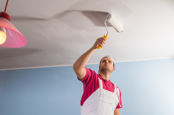 Comment peindre un plafond sans marques de rouleau