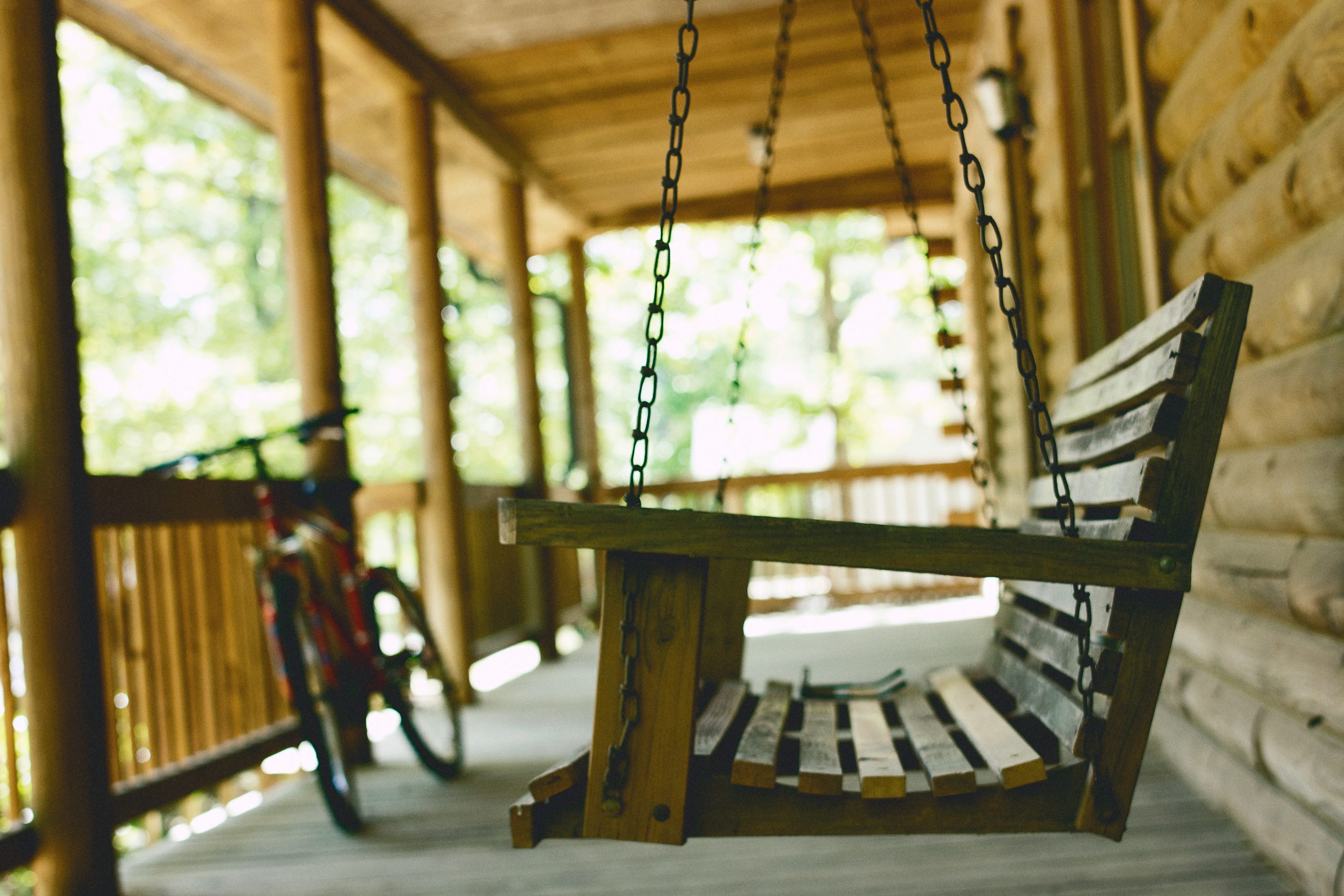 Comment nettoyer sa balancelle de jardin en bois ?