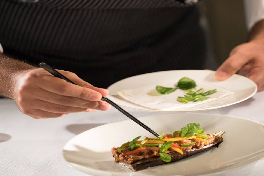 Pézenas une expérience gastronomique où chaque plat est un art
